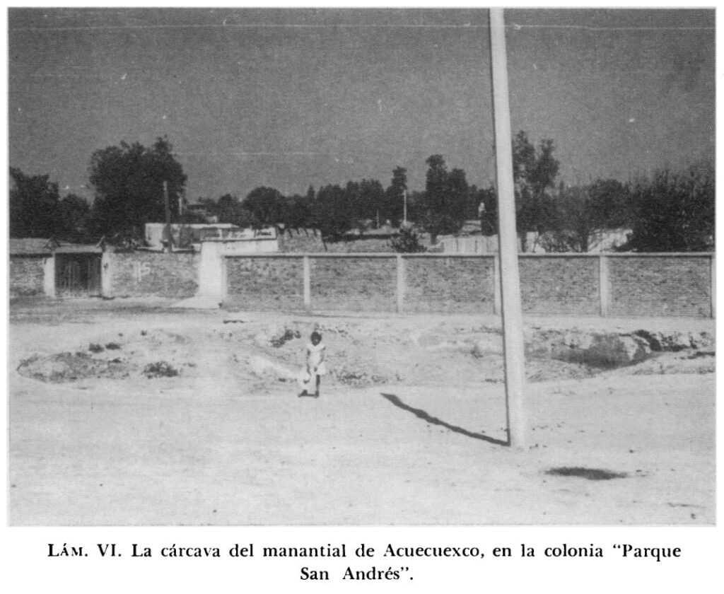 Photo of a gully that was part of the Acuecuexco Aqueduct, photographed in 1954. From The Spring and the Aqueduct of Acuecuexco, by Cesar Lizardi Ramos.